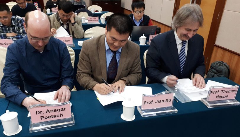 v.l. Dr. Ansgar Poetsch, Prof. Jian Xiu, Professor Thomas Happe.