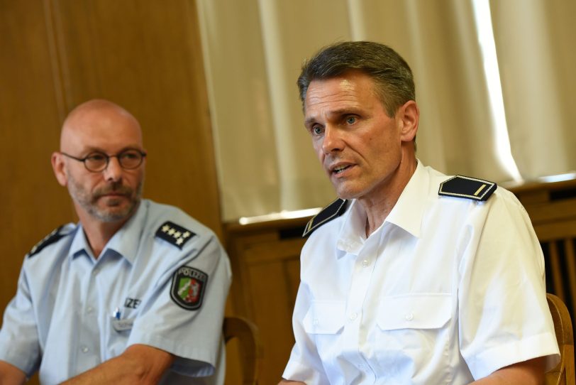 v.l. Roland Schwarz, Ralf Radloff, Berufsfeuerwehr Herne.