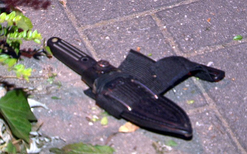 Das beim Täter gefundene Kampfmesser.