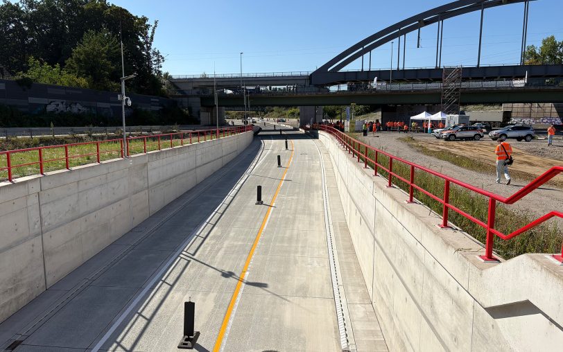 Der neue Tunnel Baukau im Autobahnkreuz Herne, um von der A43 auf die A42 Richtung Duisburg zu gelangen, wurde am Montag (18.8.2025) freigegeben.