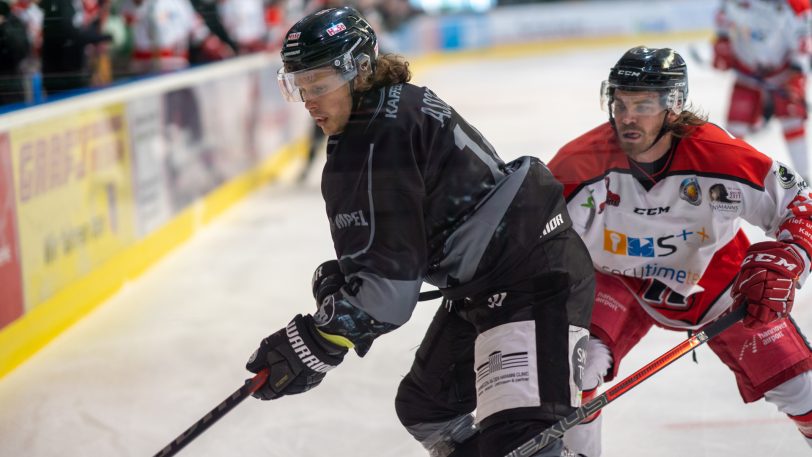 Patrick Asselin (li.) erzielte mit seinem Doppelpack das entscheidende 3:2 in der Verlängerung.