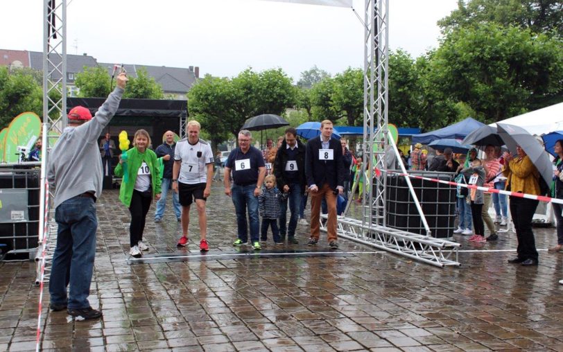 Beim Treppenhauslauf vor dem herner Rathaus