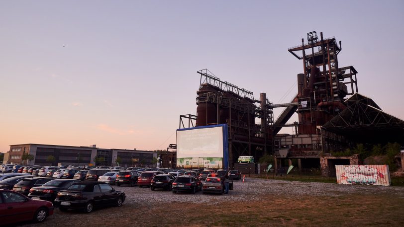 Viele Zuschauer kamen mit ihren Autos zu Besuch.