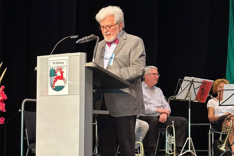 Festredner Dieter Chilla bei der Rede zum 75. Jubiläum der Kreisgemeinschaft Ortelsburg.