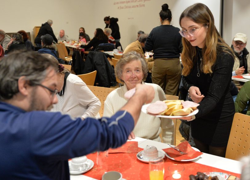 'Heilig Abend nicht allein': Für jeden ein freundliches Wort, bedient wurde am Tisch.