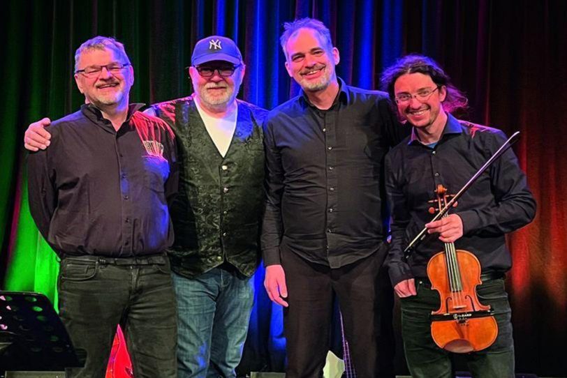 Die Folkband „CrashandOh“ kommen zum Irishen Abend in das Gemeindezentrum Haranni.