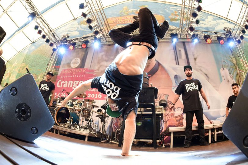 Breakdance vom Pottporus bei der Eröffnungsfeier der 581. Cranger Kirmes.