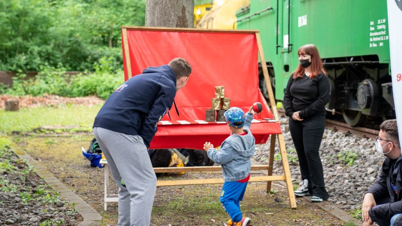 Auch Dosenwerfen machte den kleinen Besuchern eine Menge Spaß-