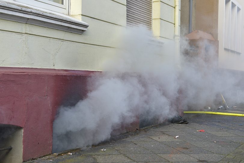 Feuerwehreinsatz bei einem Kellerbrand an der Viktor-Reuter-Straße.