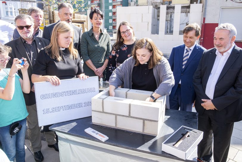 Gottesdienst mit anschließender Grundsteinlegung für den Erweiterungsbau des evangelischen Gemeindezentrums der Kreuzkirchen-Gemeinde am Europaplatz in Herne (NW), am Sonntag (15.09.2019).