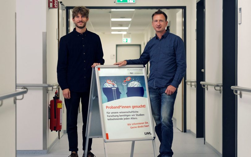 Suchen gesunde Frauen für die Fibromyalgie-Studie: Prof. Martin Diers (re.) und Benjamin Mosch.