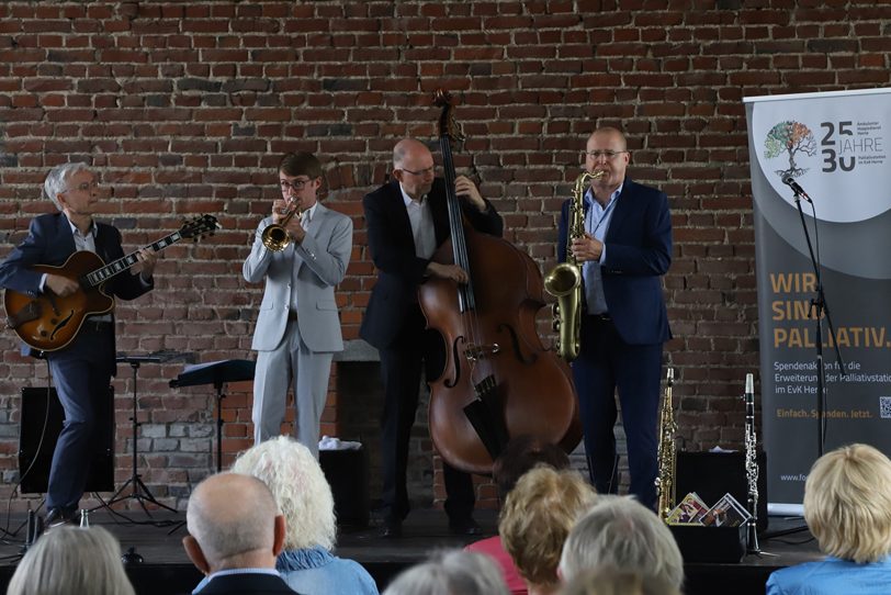 Benefiz-Jazzfrühshoppen in der Künstlerzeche. Stimmungsvolles Ambiente, gute Akustik beim Benefiz-Jazzkonzert.