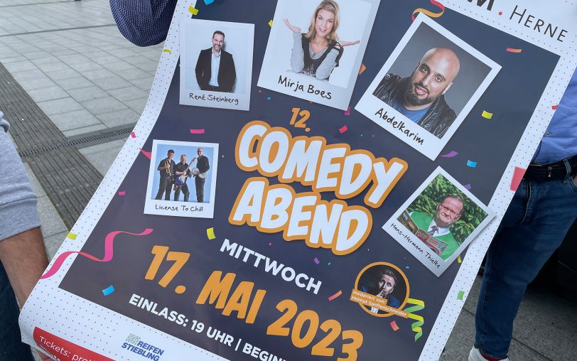 Das Plakat des 12. Comedy Abends im Kulturzentrum am Mittwoch, 17. Mai 2023: Dabei sind unter anderem Mirja Boes, Abdelkarim, Rene Steinberg und Hans-Hermann Thielke.