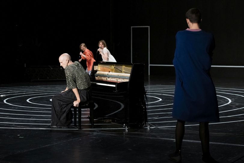 „Das neue Leben“ ist zum Berliner Theatertreffen eingeladen. v.l. Damian Rebgetz, Anna Drexler, Anne Rietmeijer und William Cooper.