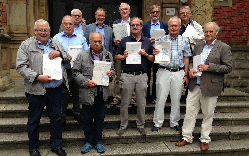 Auf der Treppe des Gymnasiums Eickel.