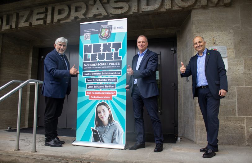 v.l. Polizeipräsident Jörg Lukat, Schulleiter Andreas Zimmermann und stv. Schulleiter Knud Rosenboom.