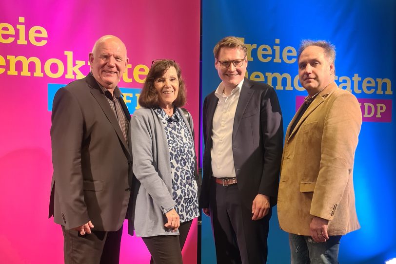 v.l. Thomas Nückel, Marita Cramer (beide Herne), Spitzenkandidat der FDP-NRW Moritz Körner (MdEP) und der Herner Thomas Bloch.