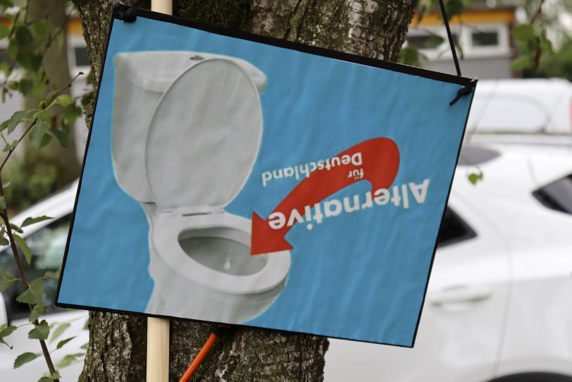Protest von Bündnis Herne gegen den AfD-Parteitag in der Realschule Crange in Herne (NW), am Samstag (06.06.2020).