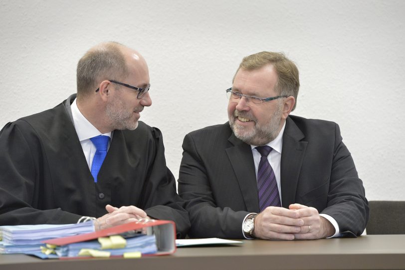 Jürgen Hellmanns (r.) Verfahren gegen seine Kündigung.
