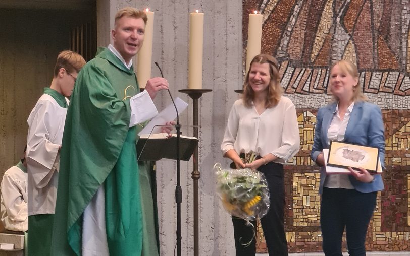 Die Pfarrei St. Dionysius um Pfarrer Dr. Nils Petrat (2.v.l.) verabschiedete die Pastoralreferentin Jennifer Markwiok (2.v.r.). Sie wechselt zur Pfarrei St. Christophorus Wanne-Eickel.