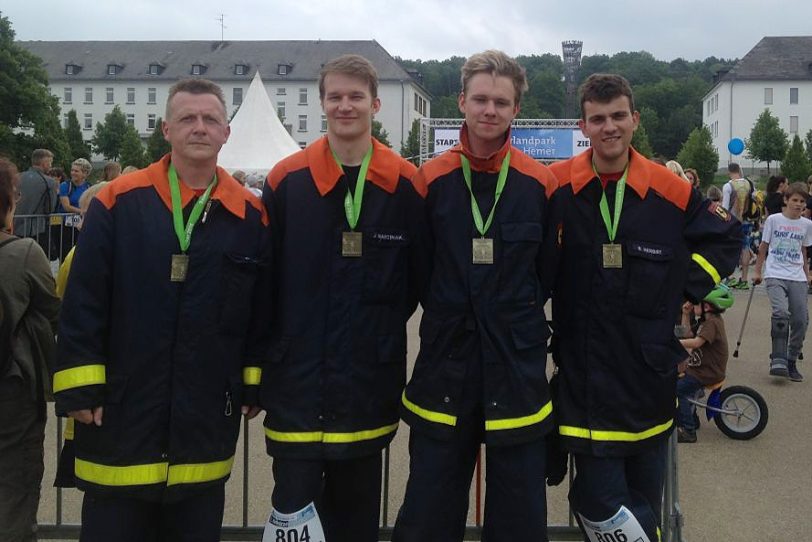 Die Teilnehmer der Freiwilligen Feuerwehr beim 2. Hemeraner Treppenlauf.