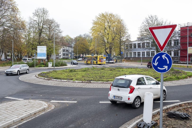 Der neue Kreisverkehr mit Blick in Richtung Holsterhauser Straße.