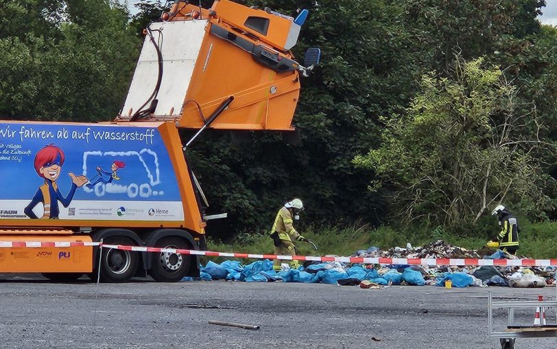 ABC-Einsatz der Feuerwehr an der Forellstraße in Baukau am Freitag (22.9.2023). Nach rund zwei Stunden konnte Entwarnung gegeben werden.