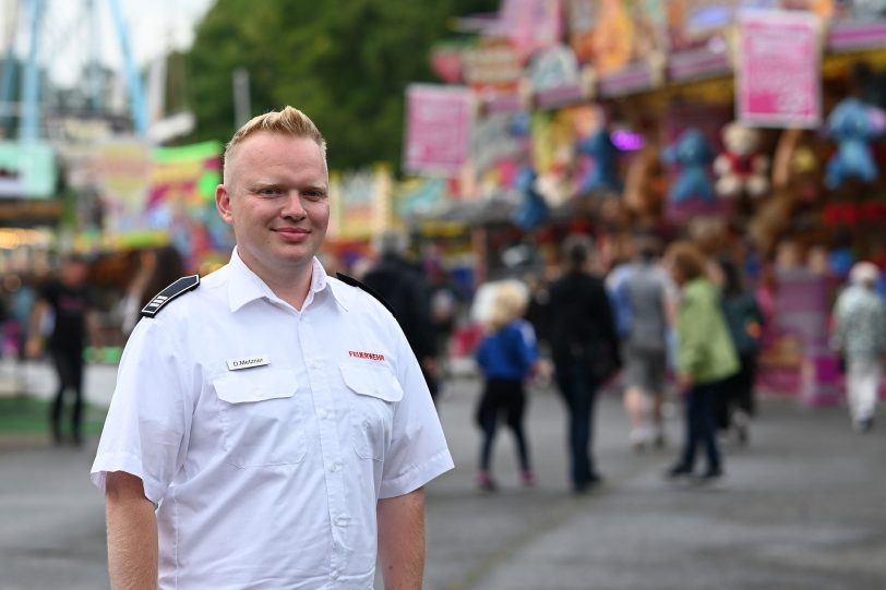 Dennis Metzner von der Berufsfeuerwehr Herne ist eng mit der Kirmes verbunden.