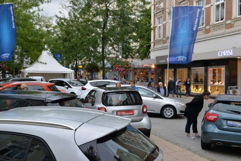 Winzermarkt und Autoherbst in der City.