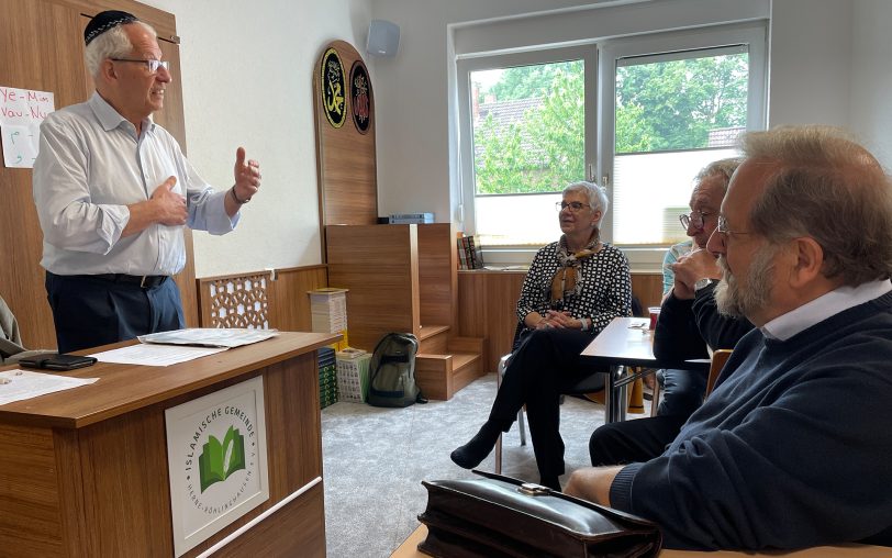 Dr. Gábor Lengyel (li.) war bei der Islamischen Gemeinde zur Veranstaltung 