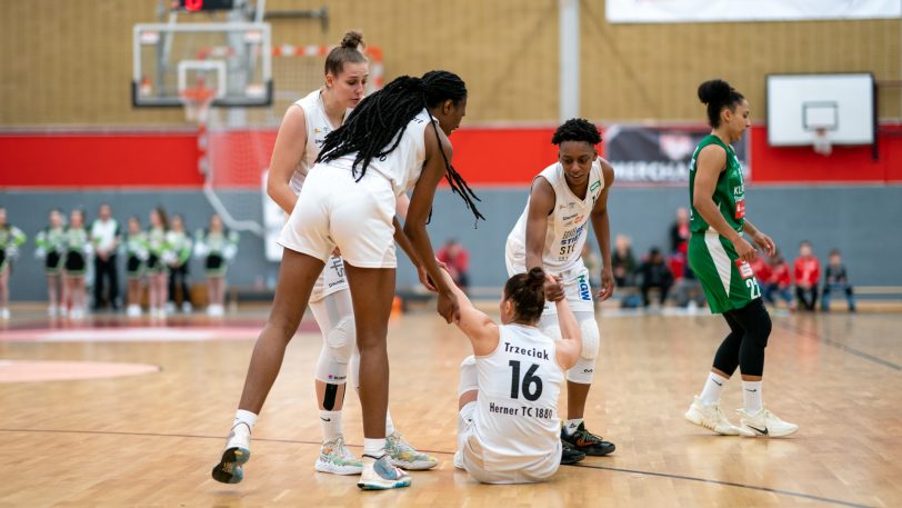 Die Basketball-Damen vom HTC gewinnen am Sonntag (6.11.2022) gegen die Rutronik Stars Keltern mit 73:71 nach Verlängerung.