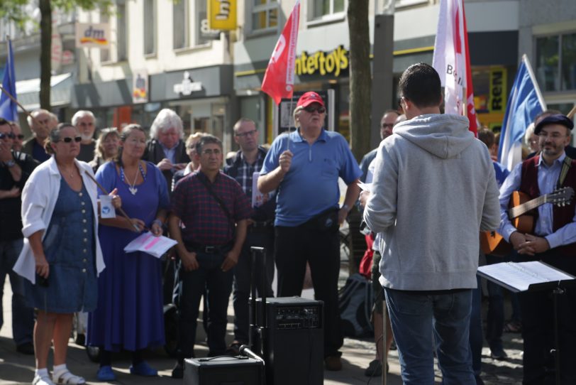 Anti-Kriegstag am Kugelbrunnen.