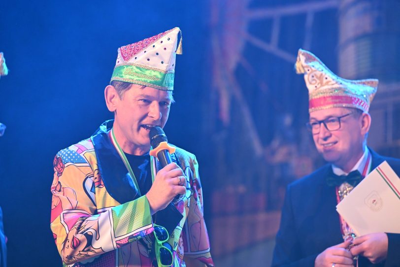 Eherung der HeKaGe-Damen Tina Oberwein und Marlies Kissing für 25-Jahre Mitgliedschaft. Oberbürgermeister Dr. Frank Dudda überreichte die Ehrungen.