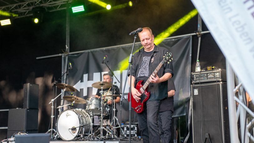 Das 35. Spektakulum lockte auf die Wiesen am Stennert. im Bild: die Band &amp;#039;Huka Seitwärts Durch&amp;#039;.