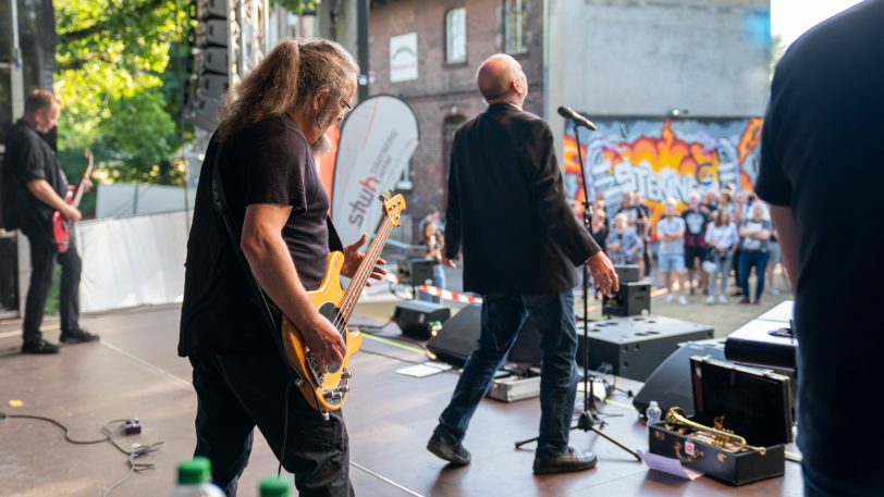 Das 35. Spektakulum lockte auf die Wiesen am Stennert. im Bild: die Band &amp;#039;Huka Seitwärts Durch&amp;#039;.