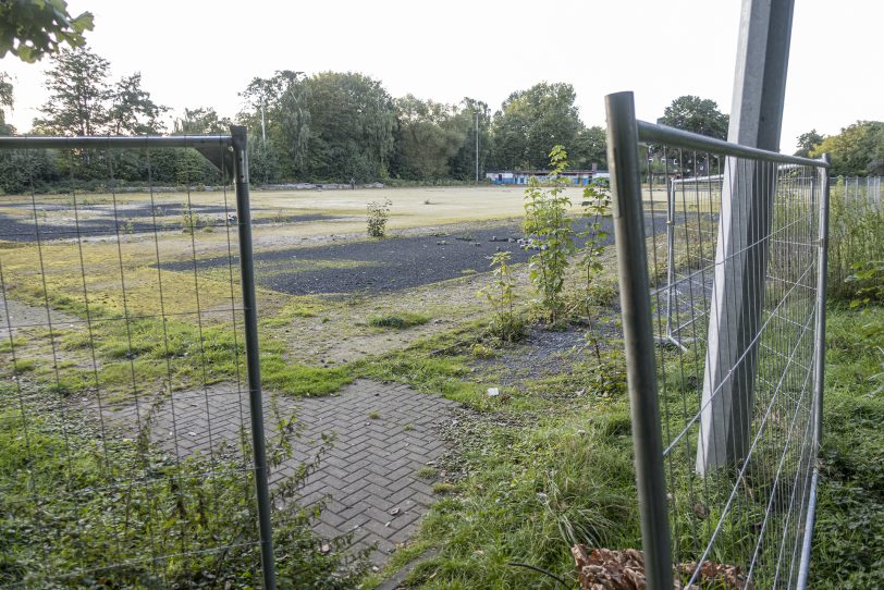 Hier wurde mal Fußball gespielt: Der ehemalige Kunstrasenplatz des SC Westfalia an der Kaiserstraße, auf dem das Quartier Kaiserstraße entstehen soll.