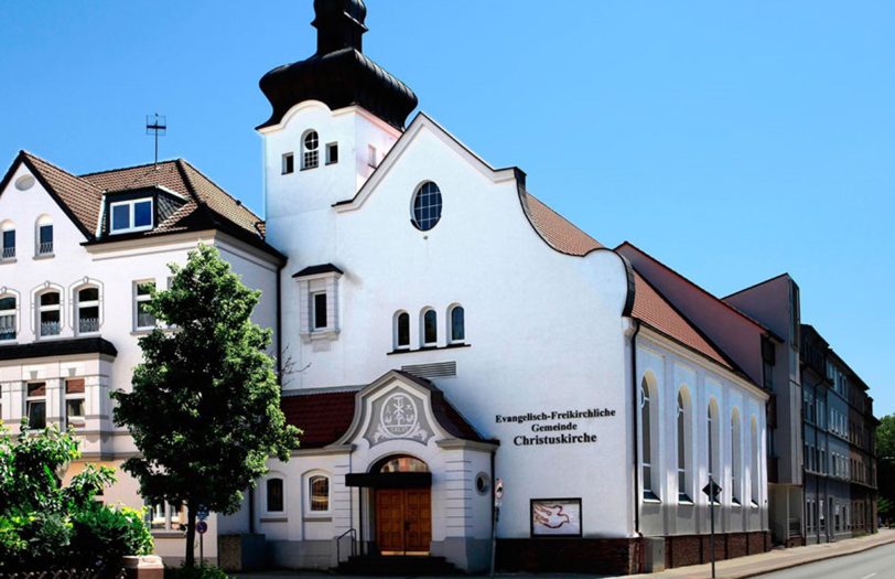 Die Ev.-Freikirchliche Gemeinde Christuskirche lädt zu einem Open Air-Gottesdienst mit anschließendem Hoffest ein.