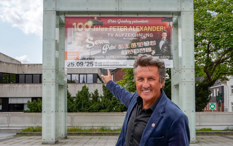 Peter Grimberg präsentiert die Show.