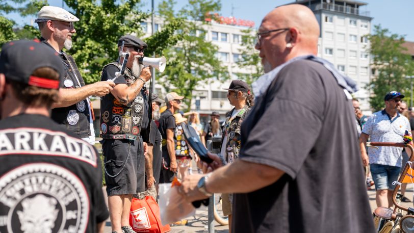 Die Gruppe „Bikelife“ um Christian Joswig hat es wieder getan: Am Samstag (20.7.2024) trafen sich die Cruiser am Herner Bahnhof, um wie immer traditionell im Sommer Spenden für das Lukas Hospiz einzusammeln.