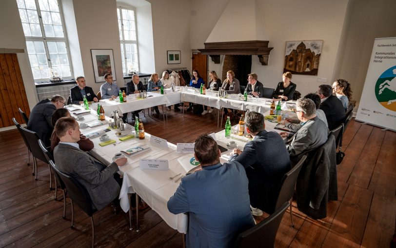 Unter dem Motto „Vielfalt als Chance für den Ausbildungs- und Arbeitsmarkt in Herne“ hat der Fachbereich Integration / Kommunales Integrationszentrum (KI) der Stadt Herne am Mittwoch (21.1.2026) ein Arbeitsfrühstück im Schloss Strünkede veranstaltet.