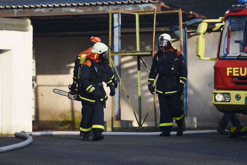 Brand einer Lagerhalle an der Baumstraße / Fabrikstraße