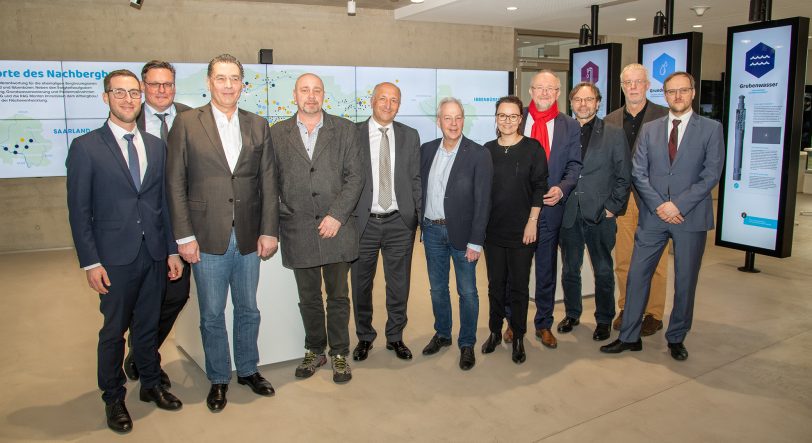 v.l. Marc Tetzlaff, Michael Göge, Udo Sobieski, Andreas Hentschel-Leroy, Peter Schrimpf, Markus Töns, Michelle Müntefering, Axel Schäfer, Michael Groß, Arno Klare und Dr. Michael Drobniewski.