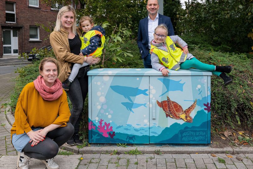 Feline Gerstenberg (Stadtteilbüro), Lea Olschewski (Kita St. Elisabeth Gruppe) mit Emilia auf dem Arm, Thomas Bruns (Förderverein Wohnen in Herne), Hanna (Ideengeberin)