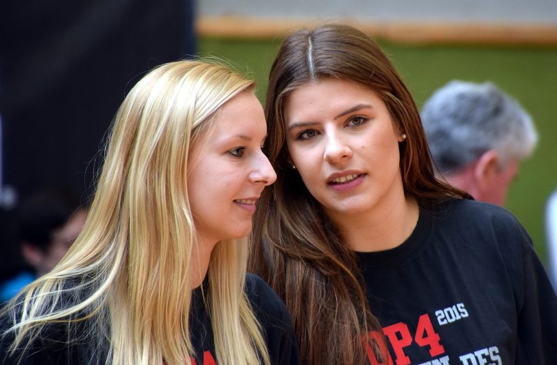 v.l. Emina Karic, Caroline Van der Velde.