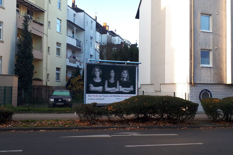 Plakat-Aktion: Die Würde von Frauen und Mädchen ist unantastbar.