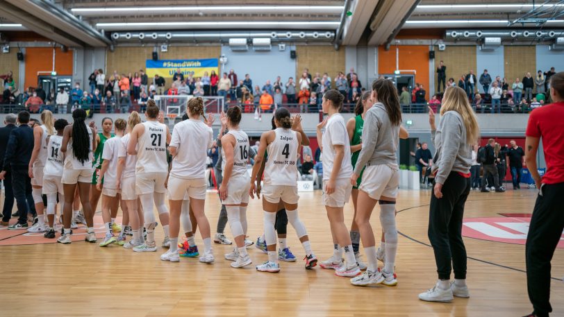 Die Basketball-Damen vom HTC gewinnen am Sonntag (6.11.2022) gegen die Rutronik Stars Keltern mit 73:71 nach Verlängerung.