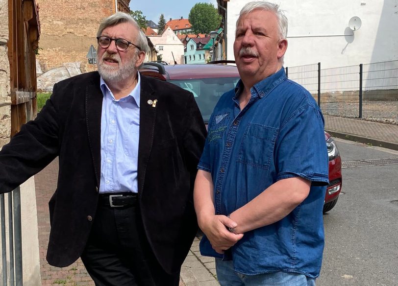 Erich Leichner, Sektion Eisleben, mit Roland Schmidt, Freundeskreis Herne, bei der Besichtigung des 'Kamerad Martin'.