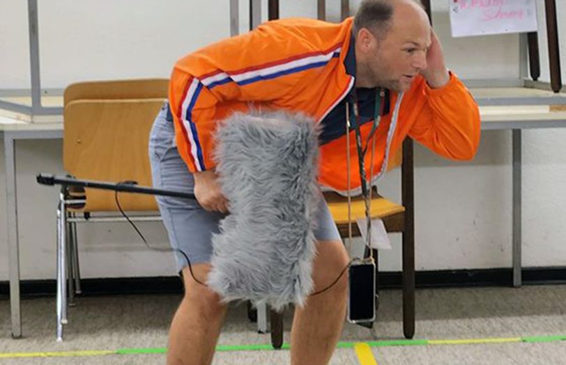 Auf Recherche nach der Hammer-Story: Sven Veniger als Reporter vom „Wanner Blatt“. Probenfoto: Lampenfi