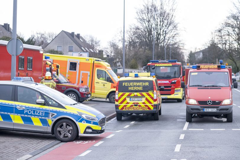 Durch einen Brand wurde am Samstagmorgen (31.01.2021) der Netto-Markt an der Berliner Straße in Herne (NW) komplett zerstört. Kräfte der Berufs- und der Freiwilligen Feuerwehr wurden bei den Löscharbeiten durch das THW unterstützt. Die Polizei ermittelt wegen des Verdachts auf Brandstiftung.