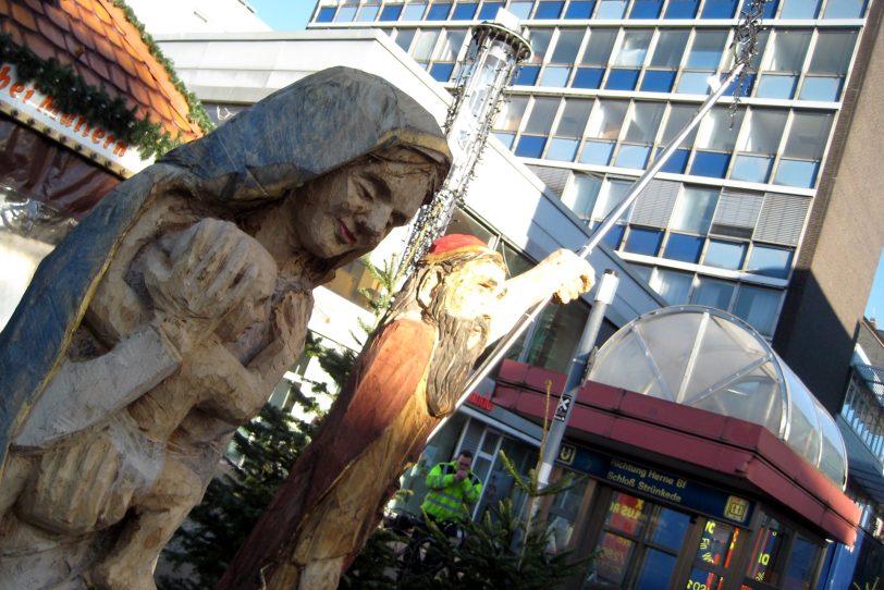 Maria und Josef Holzfiguren.